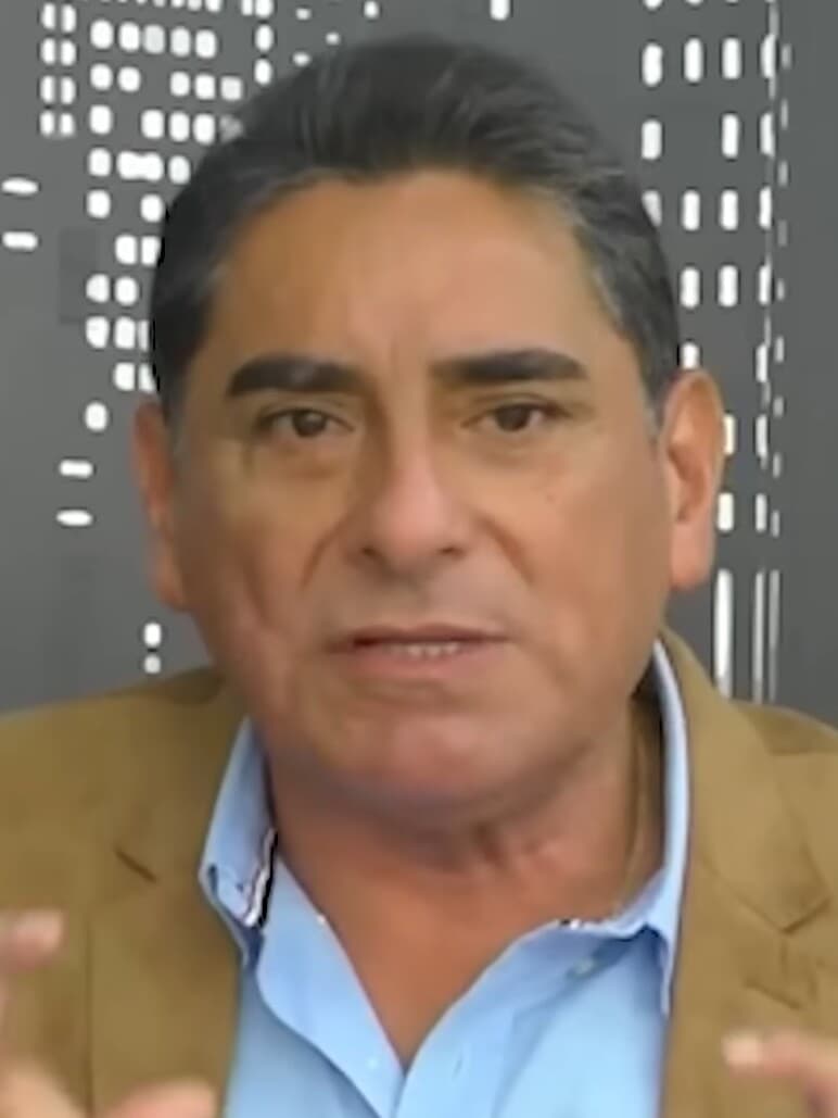 Carlos Álvarez